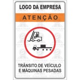 Atenção - trânsito de veículos e maquinas pesadas